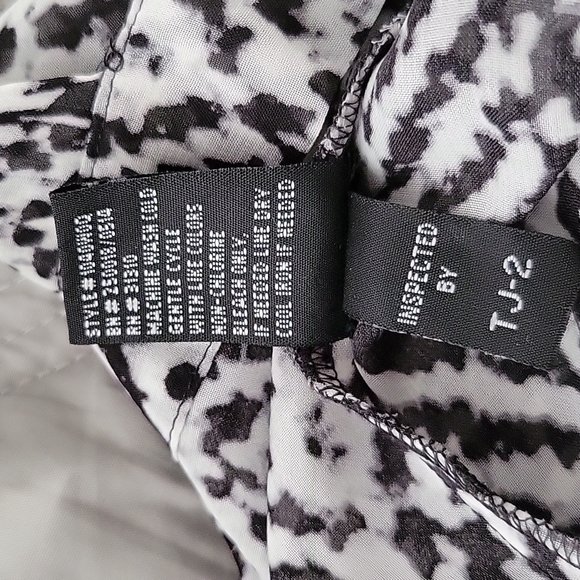 Sleeveless blouse - Picture 9 of 9